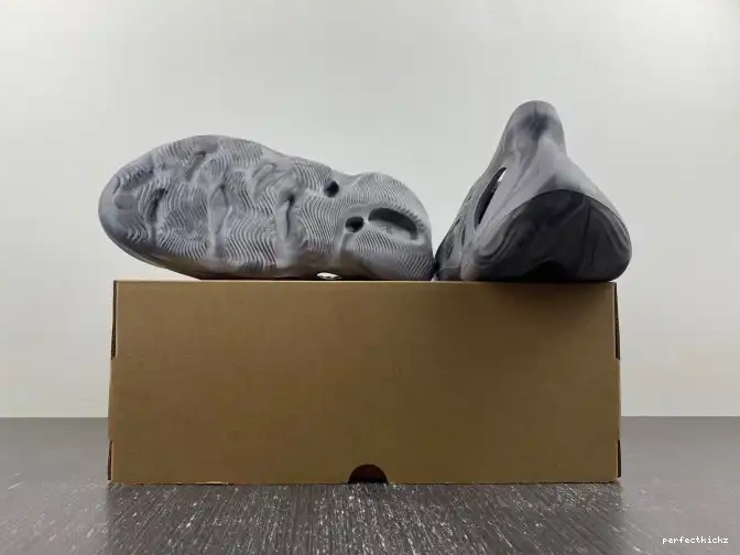 MX Granite IE4931 Yeezy Foam Adidas RNR 0520